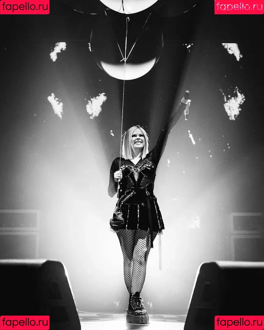 Avril Lavigne Onlyfans Photo Gallery 