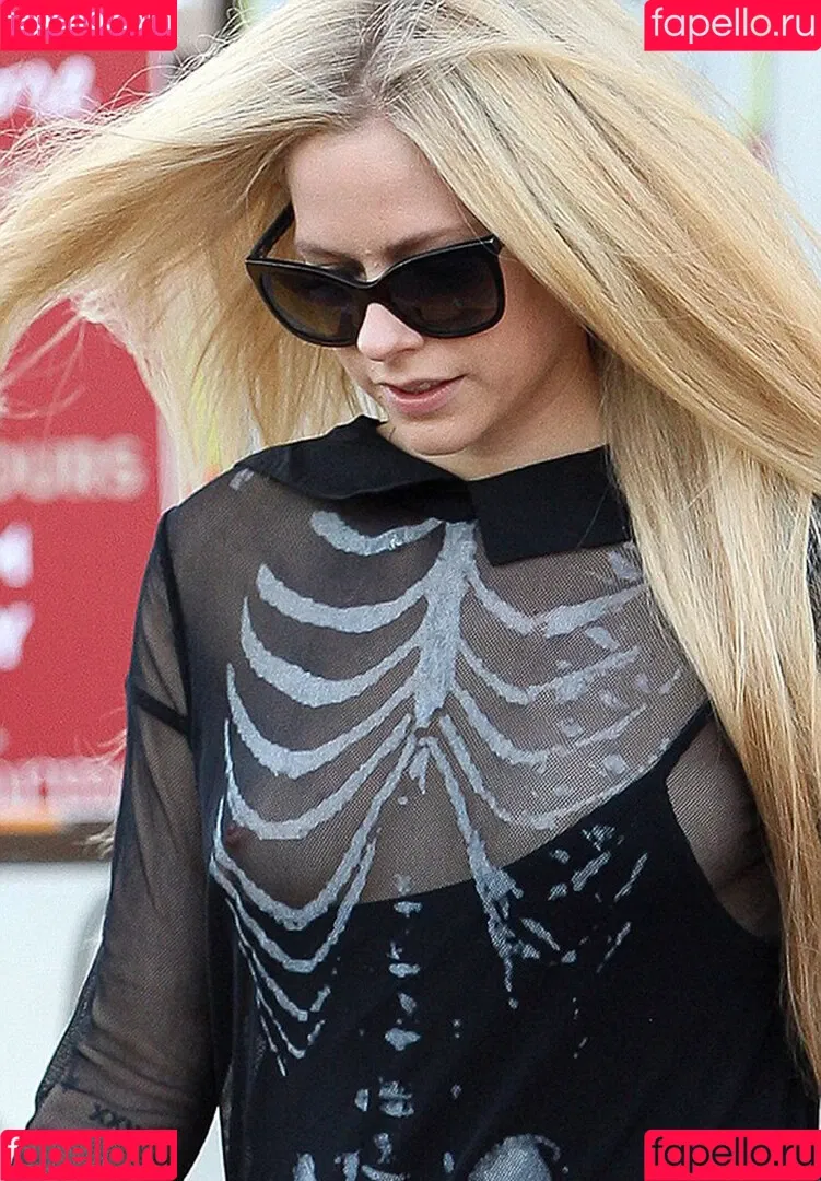 Avril Lavigne Onlyfans Photo Gallery 