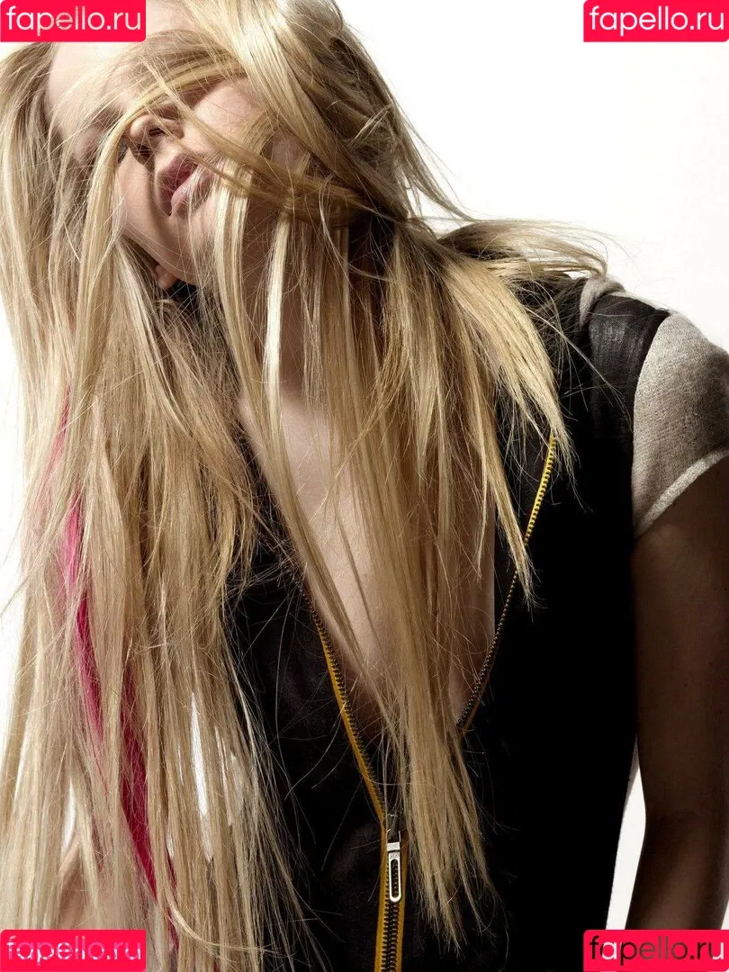 Avril Lavigne Onlyfans Photo Gallery 