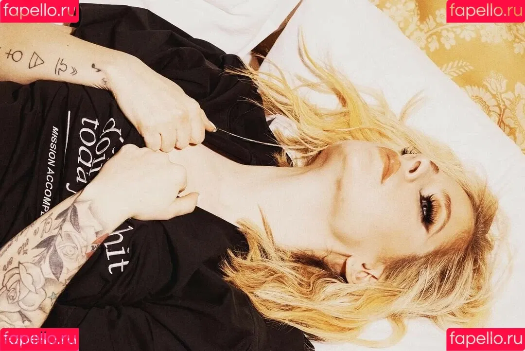 Avril Lavigne Onlyfans Photo Gallery 