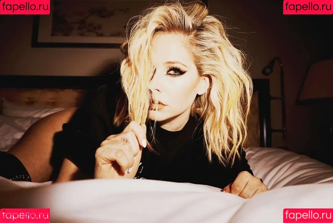 Avril Lavigne Onlyfans Photo Gallery 