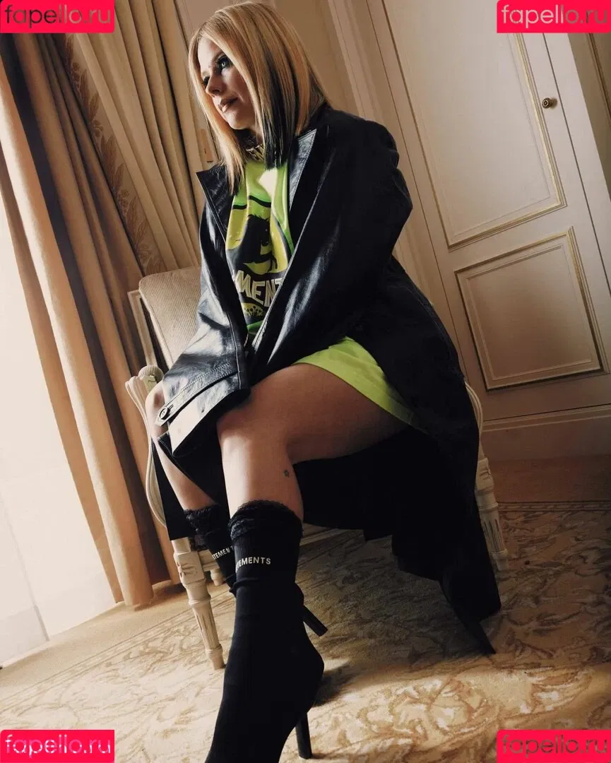 Avril Lavigne Onlyfans Photo Gallery 