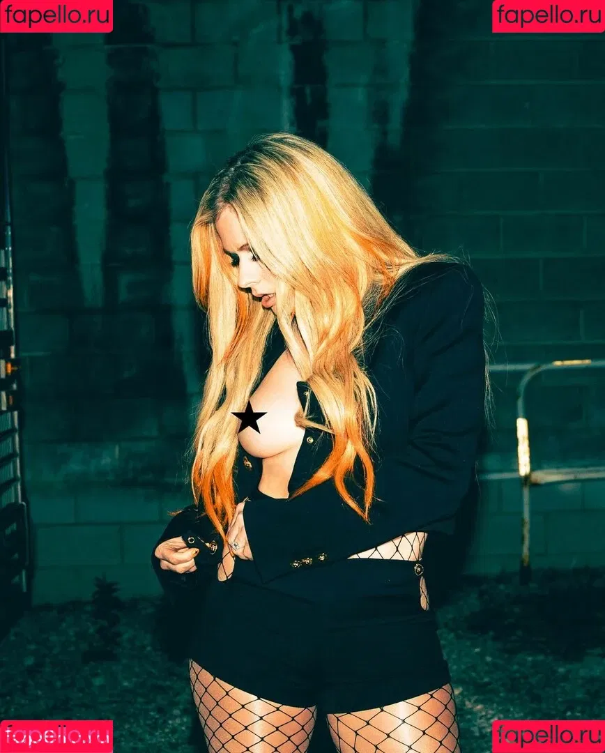 Avril Lavigne Onlyfans Photo Gallery 