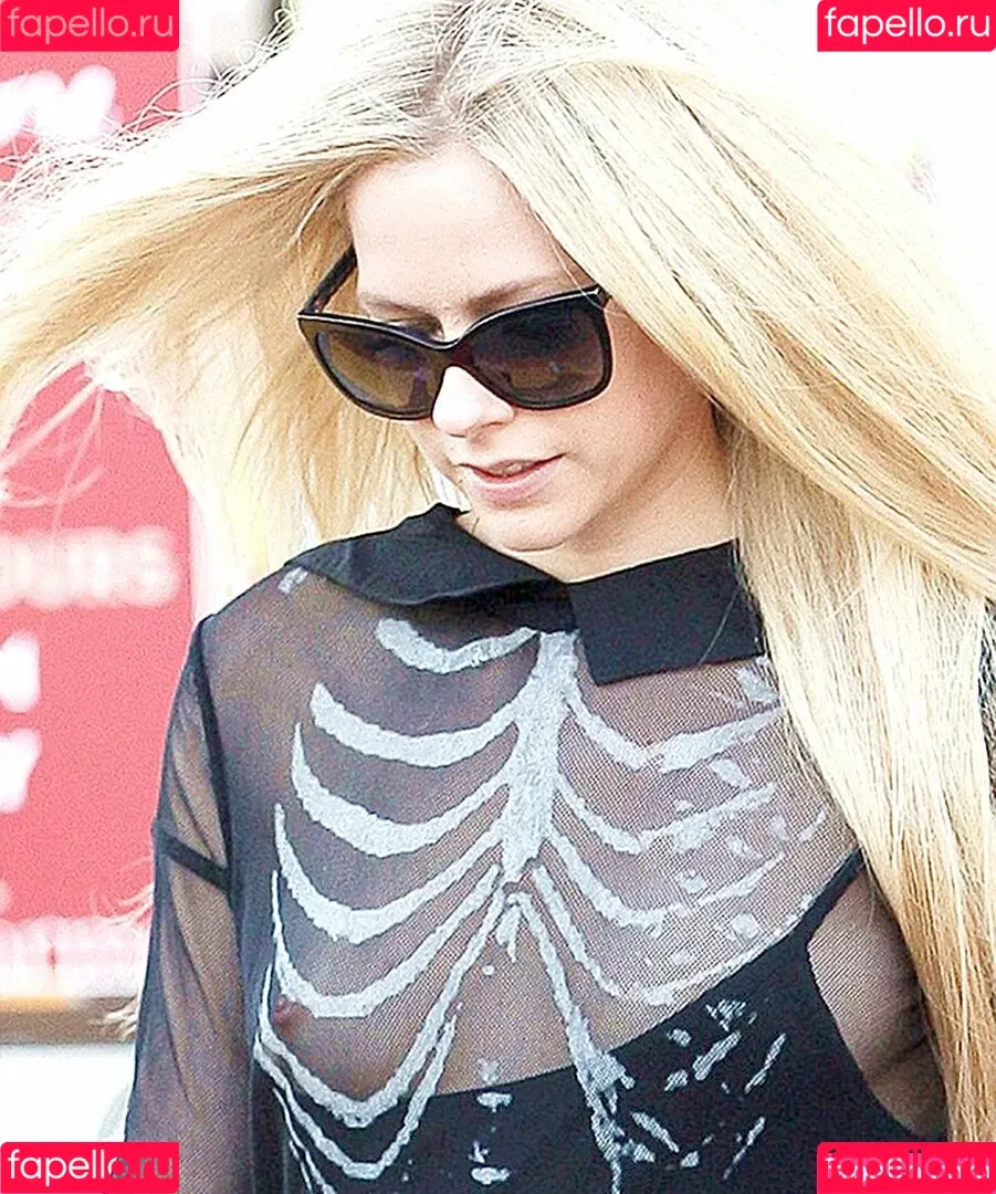 Avril Lavigne Onlyfans Photo Gallery 