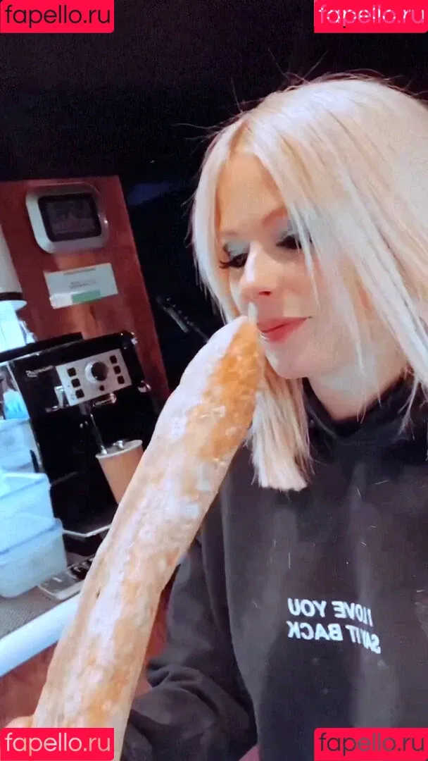 Avril Lavigne Onlyfans Photo Gallery 