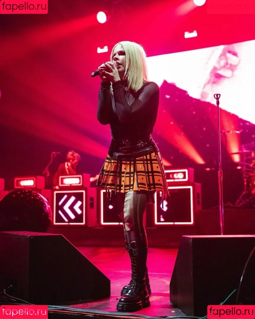 Avril Lavigne Onlyfans Photo Gallery 
