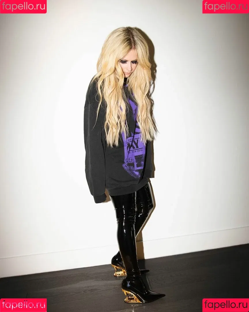 Avril Lavigne Onlyfans Photo Gallery 