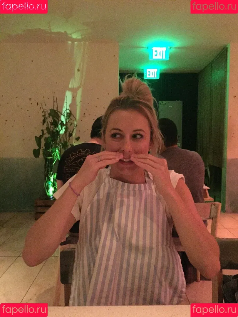 Iliza Shlesinger Onlyfans Photo Gallery 
