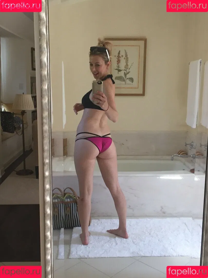 Iliza Shlesinger Onlyfans Photo Gallery 