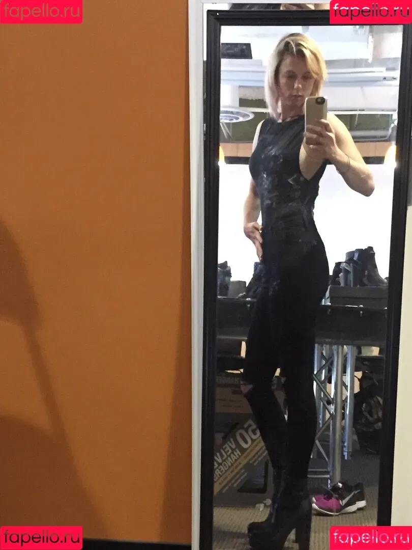 Iliza Shlesinger Onlyfans Photo Gallery 