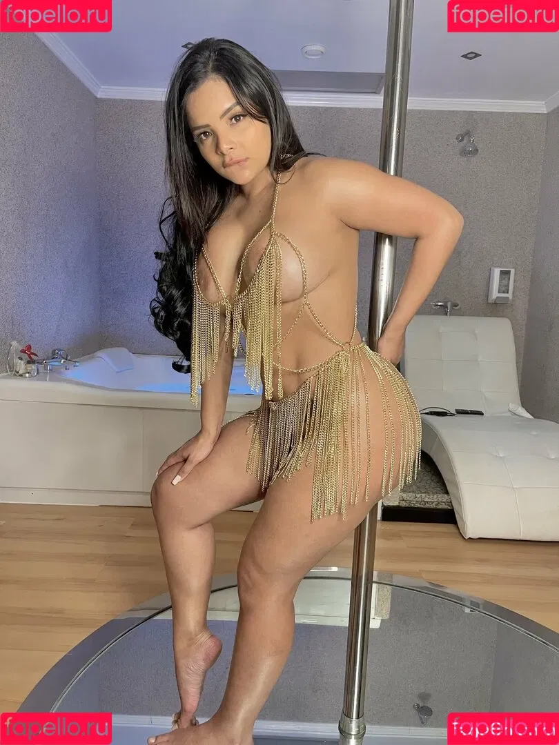 geolaya1192 Onlyfans Photo Gallery 