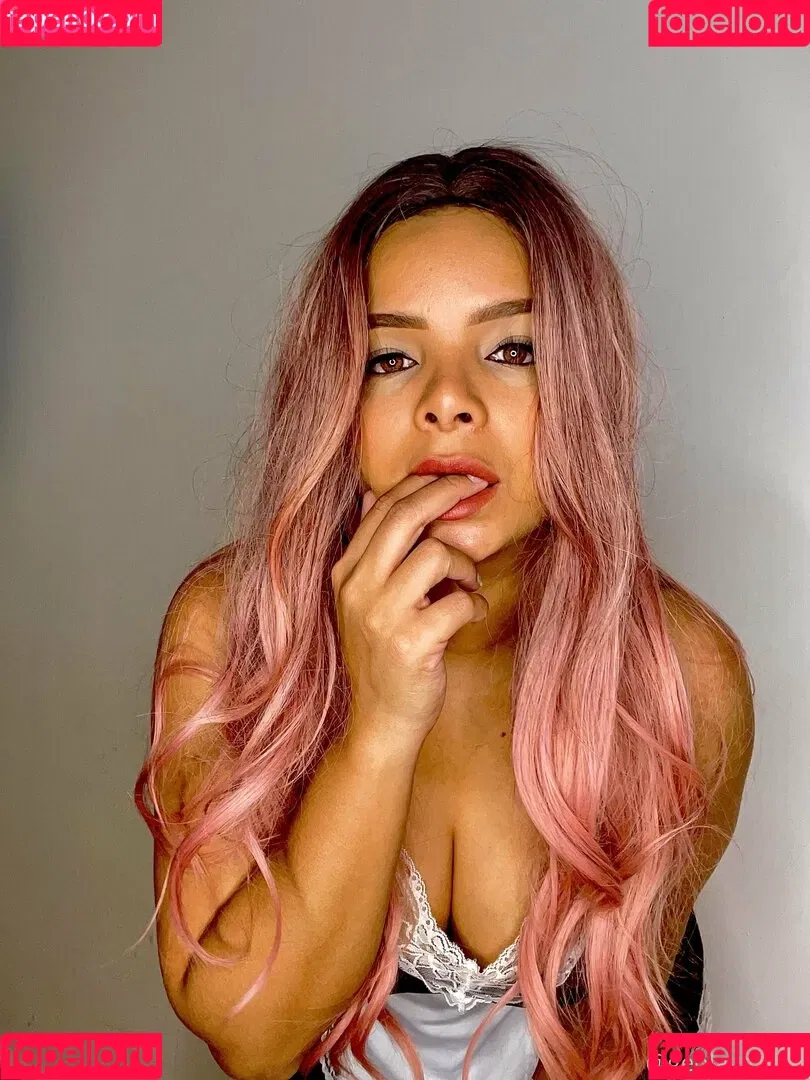 geolaya1192 Onlyfans Photo Gallery 
