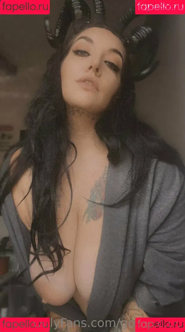 gothicc.bb Onlyfans Photo Gallery 