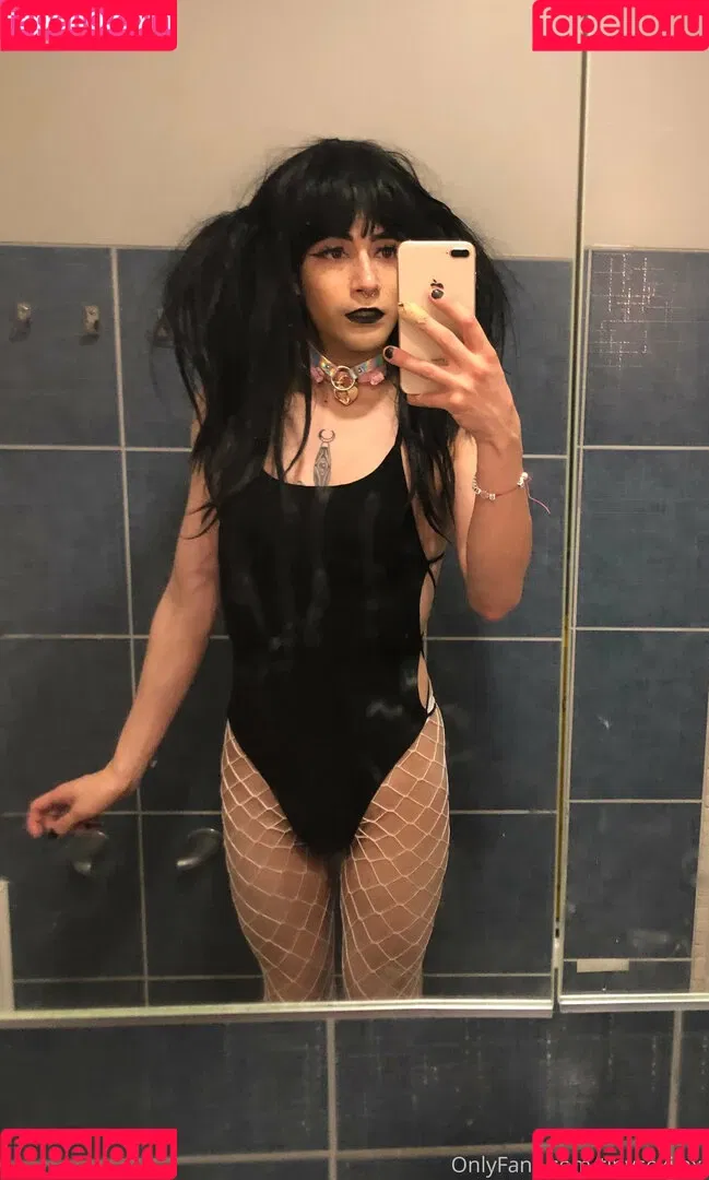 tinysexilexi666 Onlyfans Photo Gallery 