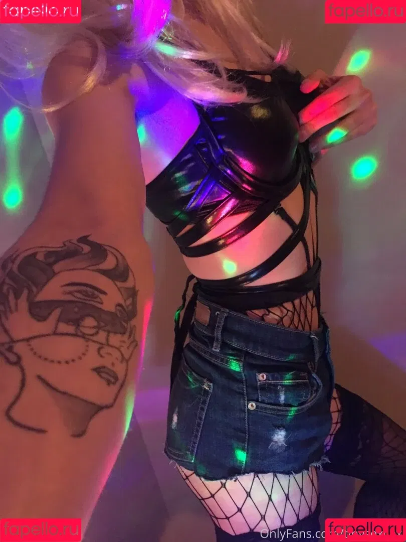 tinysexilexi666 Onlyfans Photo Gallery 