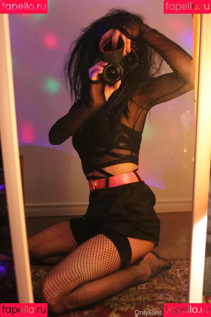 tinysexilexi666 Onlyfans Photo Gallery 