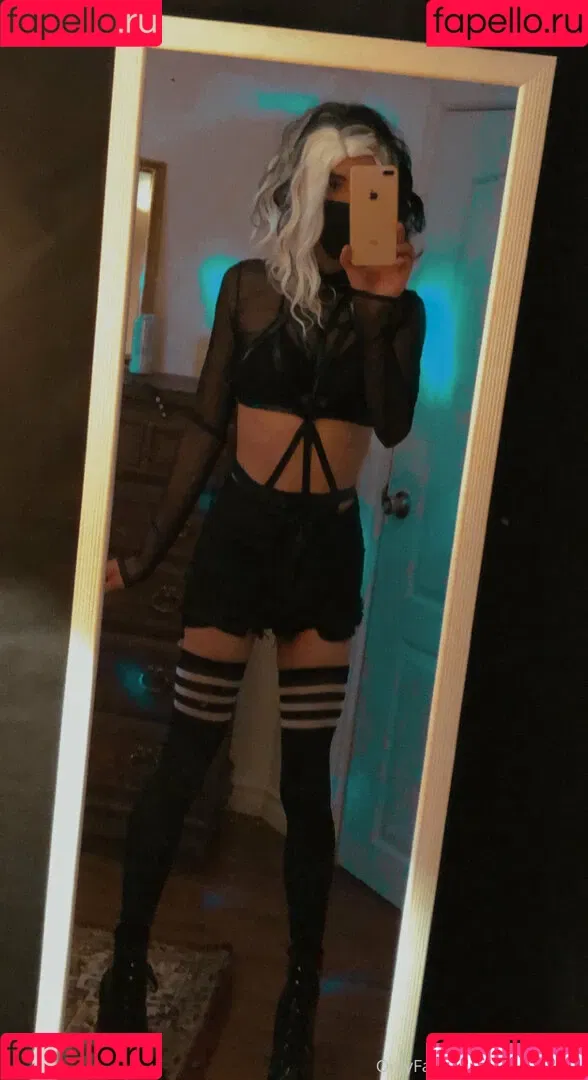 tinysexilexi666 Onlyfans Photo Gallery 