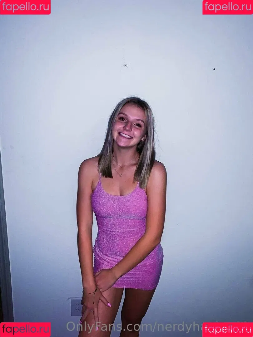 nerdyhayley69 Onlyfans Photo Gallery 