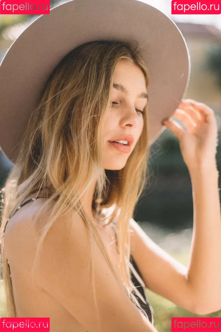 Camila Morrone Onlyfans Photo Gallery 