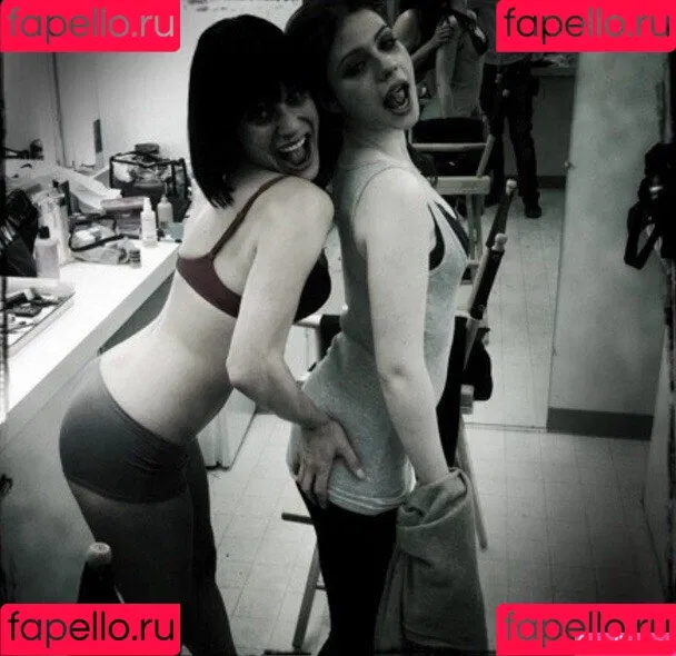 Michelle Trachtenberg Onlyfans Photo Gallery 