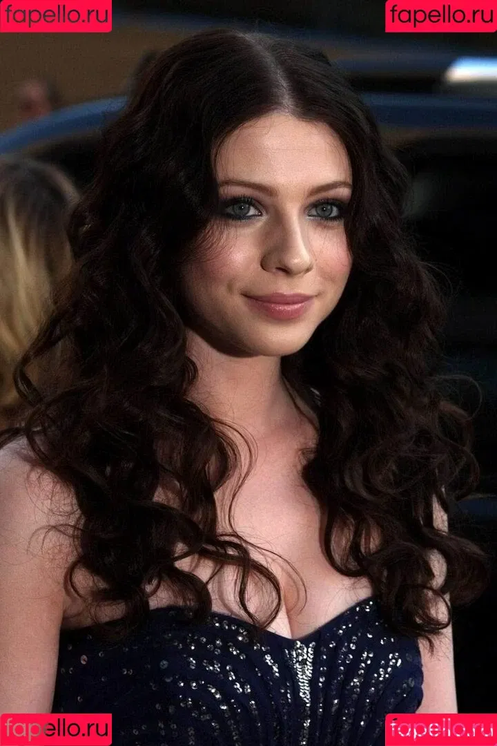 Michelle Trachtenberg Onlyfans Photo Gallery 