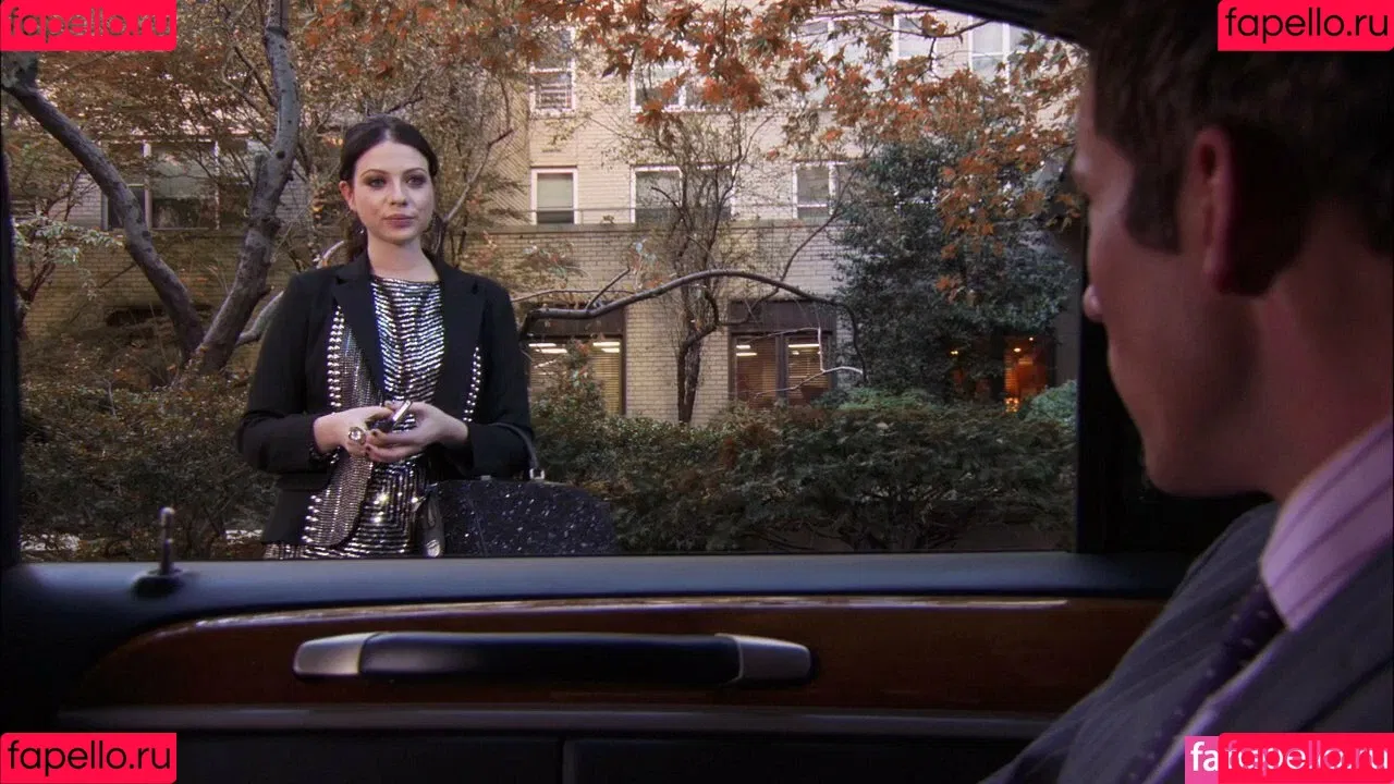 Michelle Trachtenberg Onlyfans Photo Gallery 