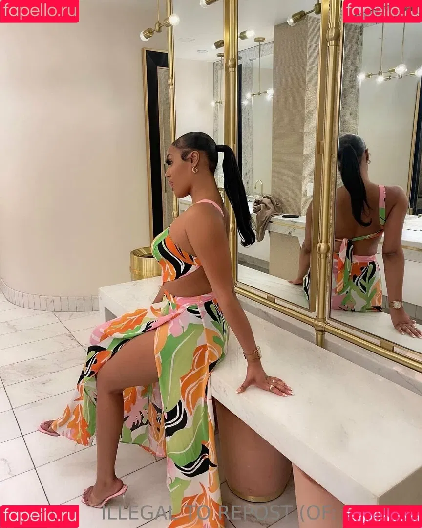Lola Teases Onlyfans Photo Gallery 
