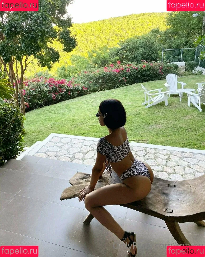 Lola Teases Onlyfans Photo Gallery 