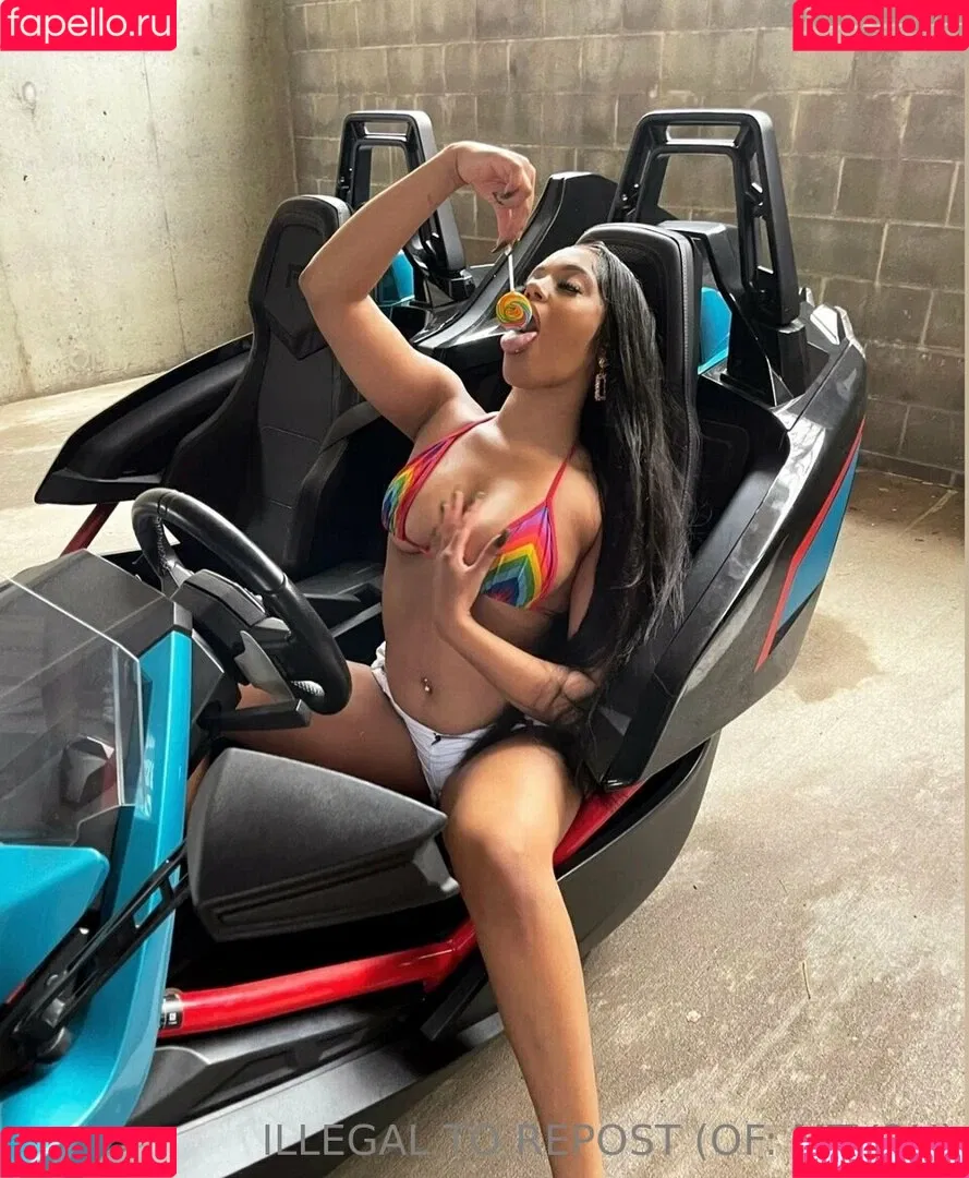 Lola Teases Onlyfans Photo Gallery 