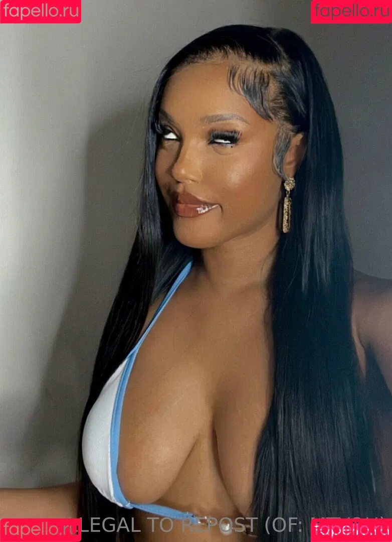 Lola Teases Onlyfans Photo Gallery 