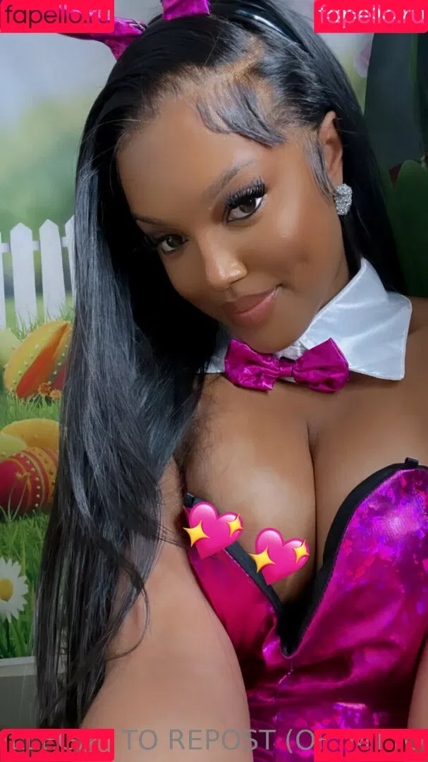 Lola Teases Onlyfans Photo Gallery 