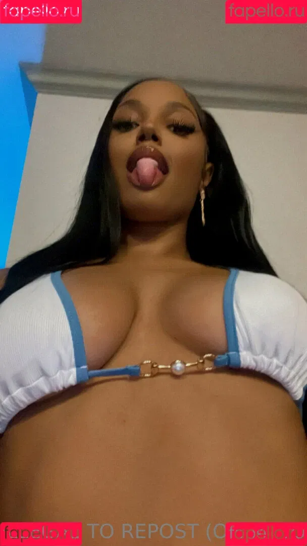 Lola Teases Onlyfans Photo Gallery 