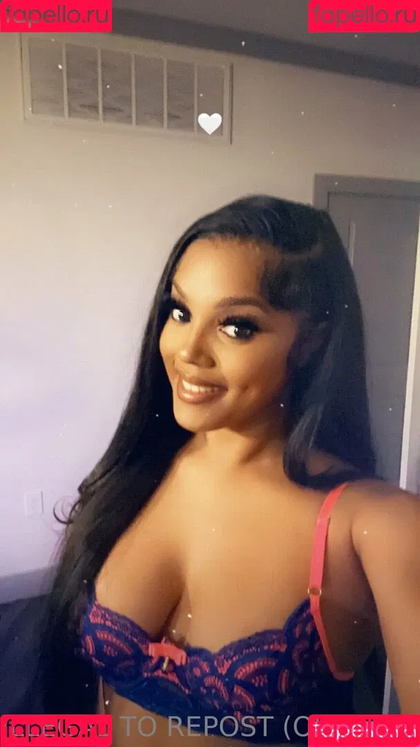 Lola Teases Onlyfans Photo Gallery 