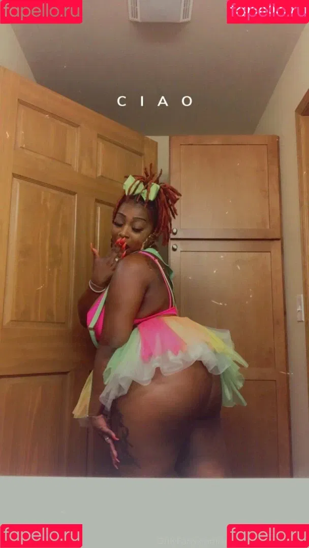 mzstrawberryhenny Onlyfans Photo Gallery 