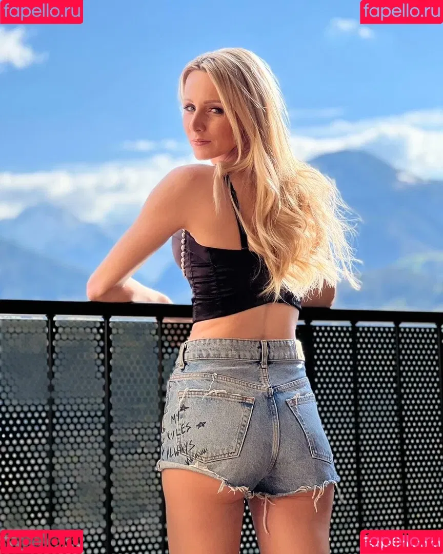 Melissa Naschenweng Onlyfans Photo Gallery 