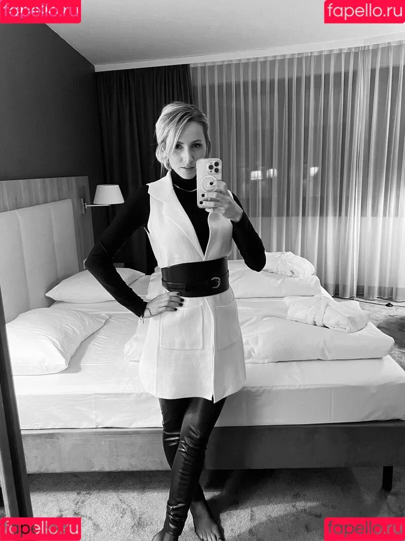Melissa Naschenweng Onlyfans Photo Gallery 