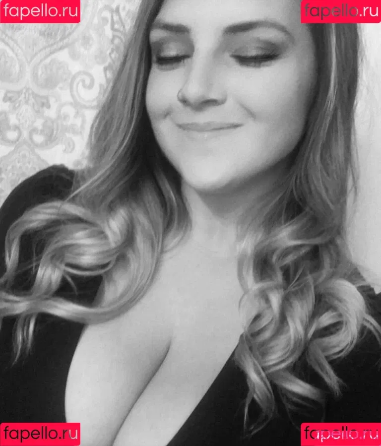 Chelsea Hammill Onlyfans Photo Gallery 