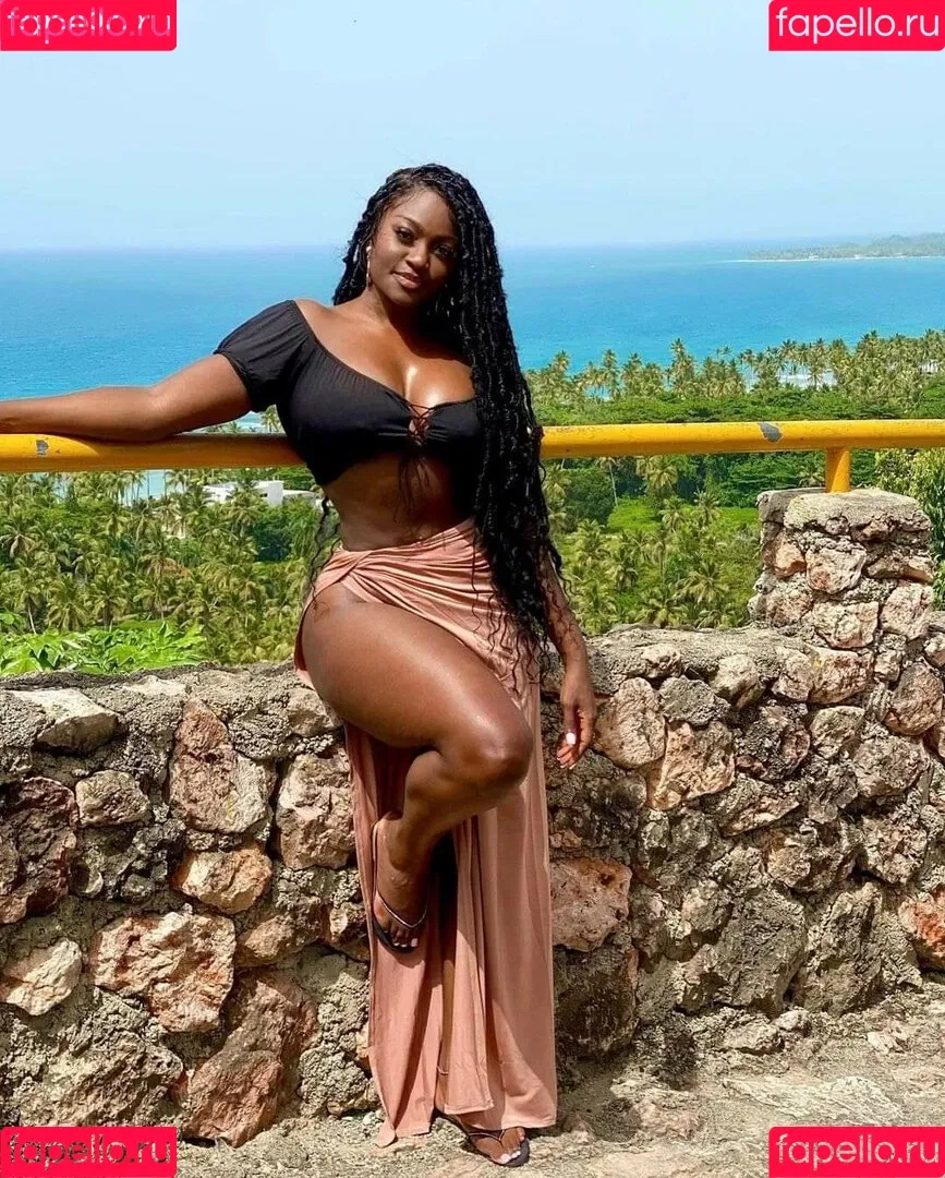 Babeth Lando Onlyfans Photo Gallery 