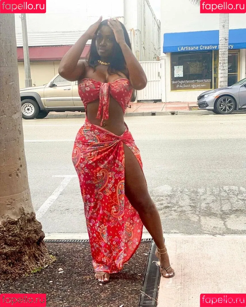 Babeth Lando Onlyfans Photo Gallery 