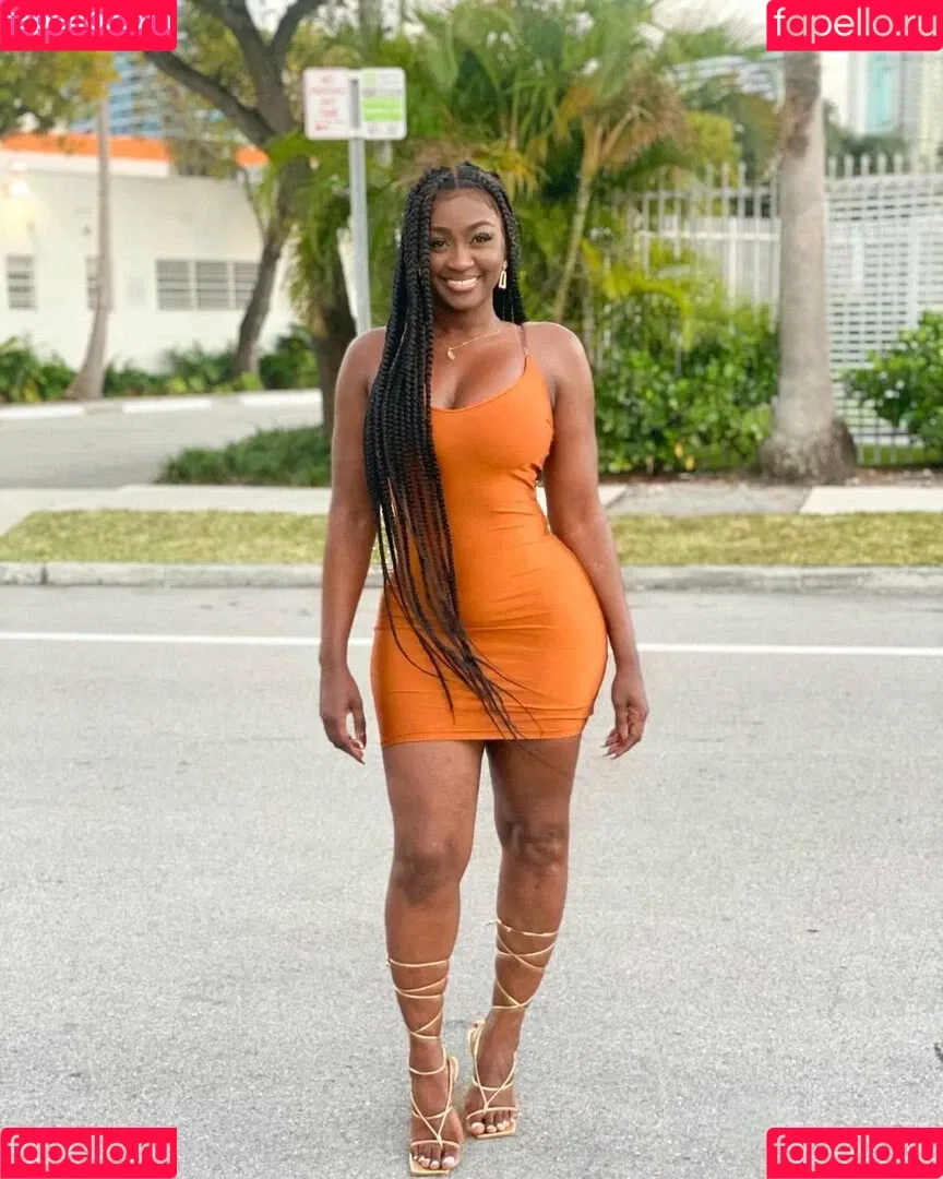 Babeth Lando Onlyfans Photo Gallery 