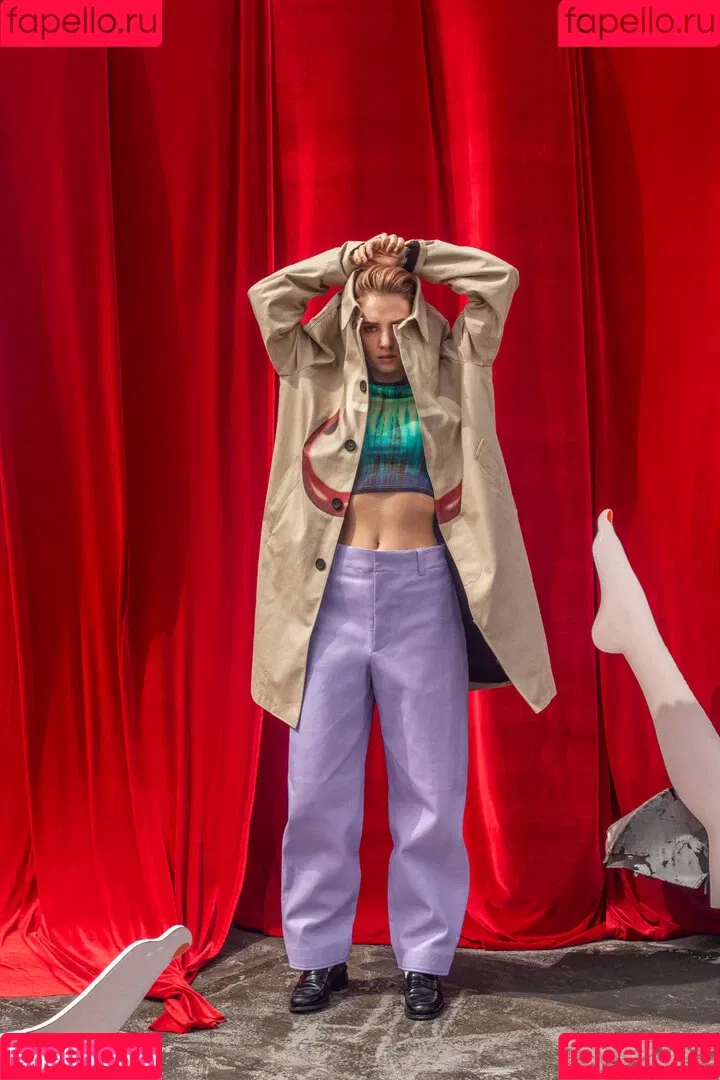 Maya Hawke Onlyfans Photo Gallery 