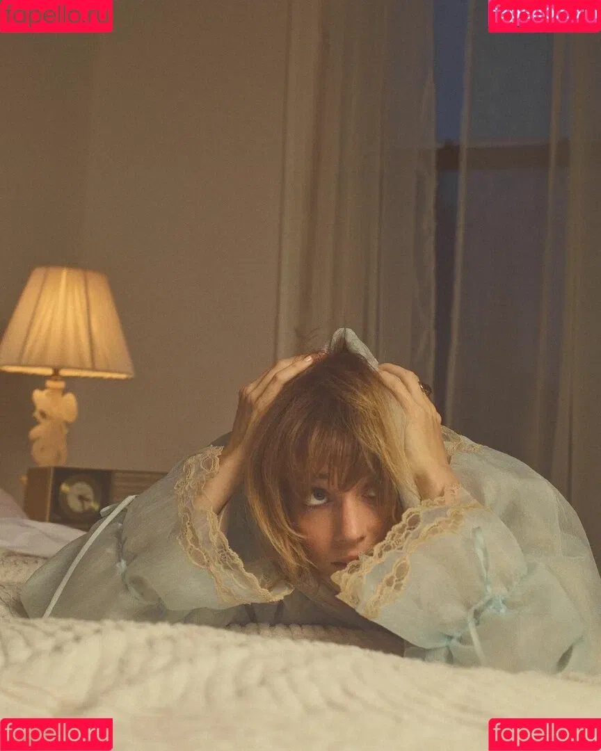 Maya Hawke Onlyfans Photo Gallery 