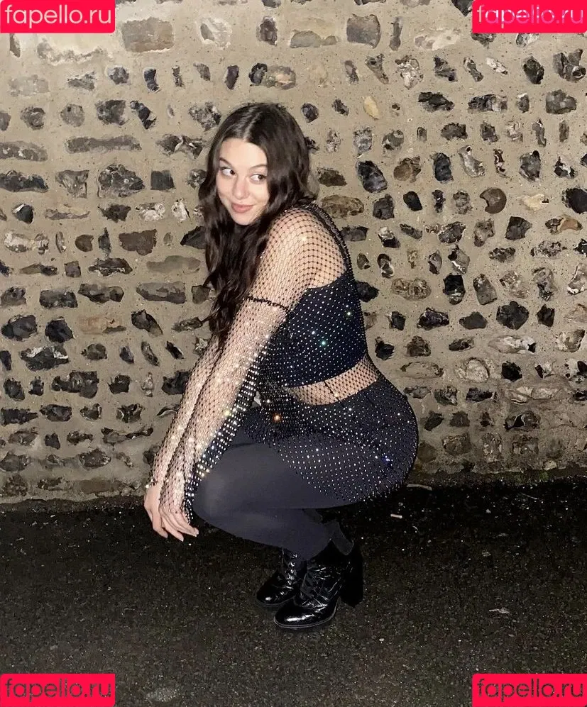 Kira Kosarin Onlyfans Photo Gallery 