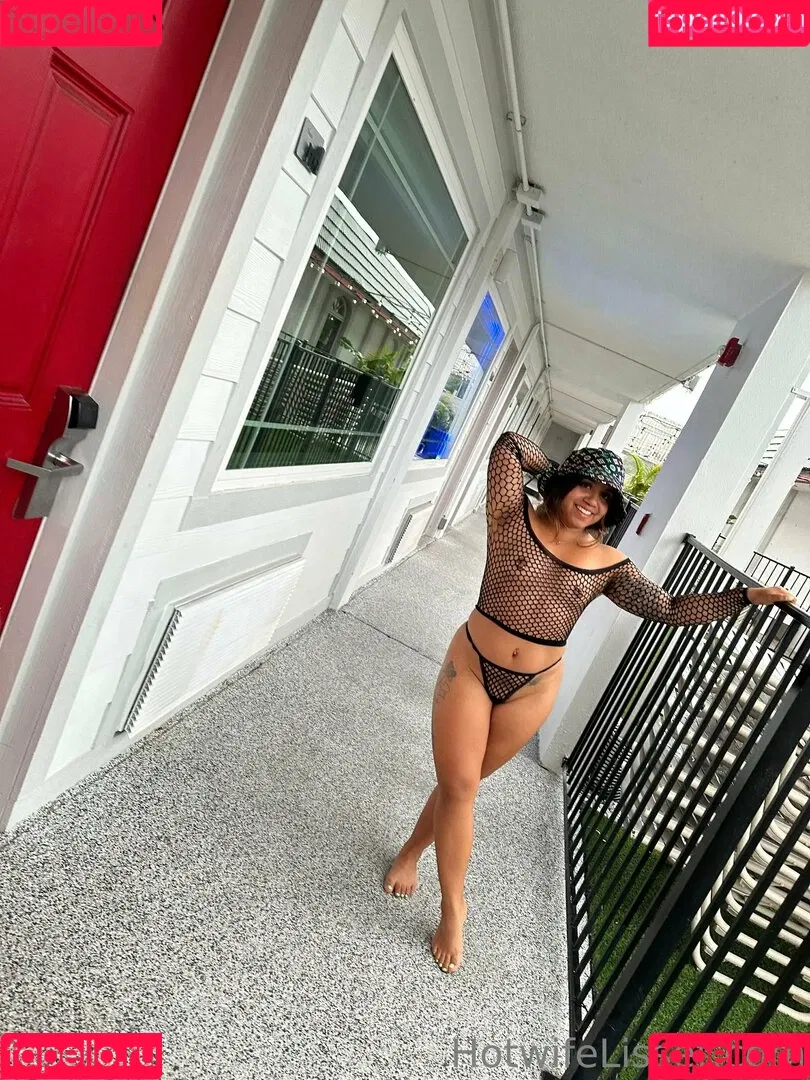 hotwifelisset Onlyfans Photo Gallery 