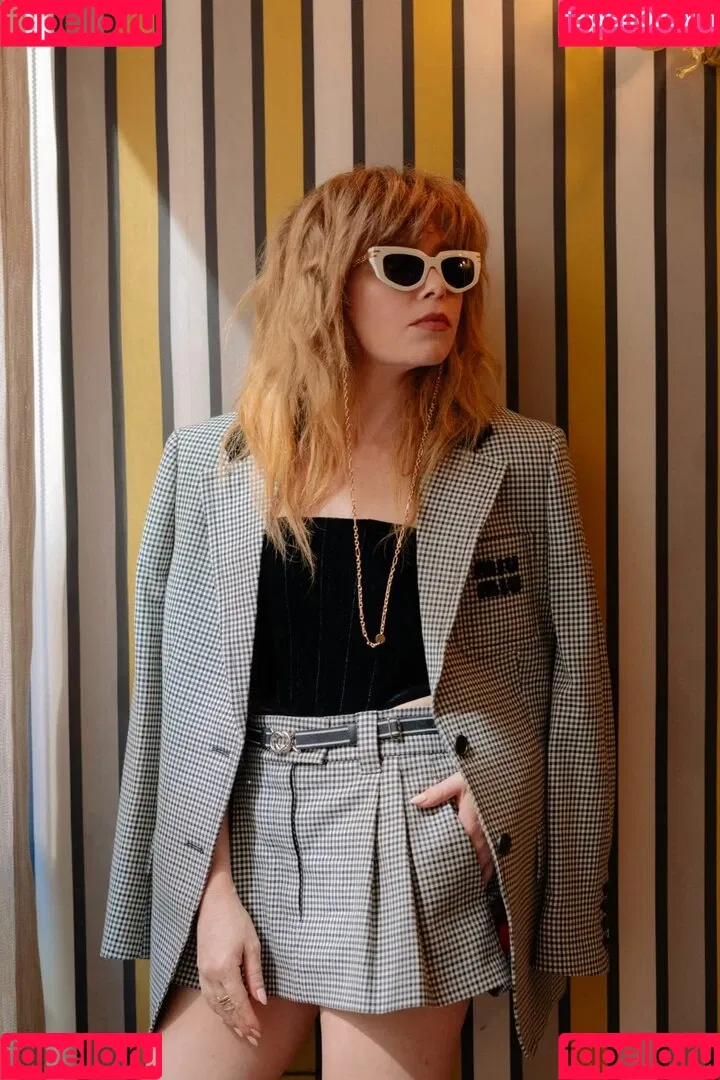 Natasha Lyonne Onlyfans Photo Gallery 