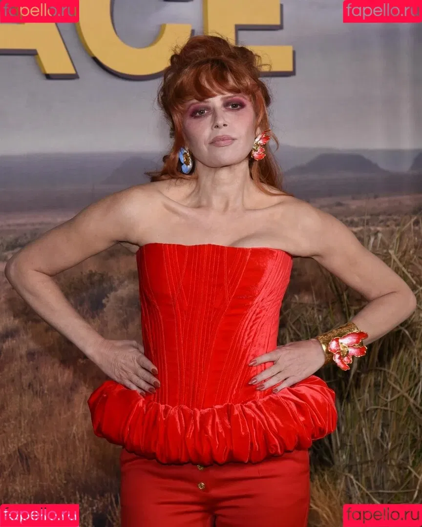 Natasha Lyonne Onlyfans Photo Gallery 