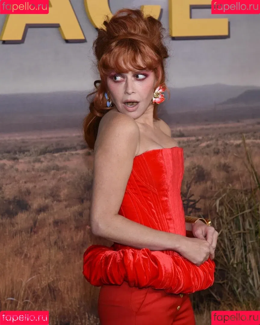 Natasha Lyonne Onlyfans Photo Gallery 