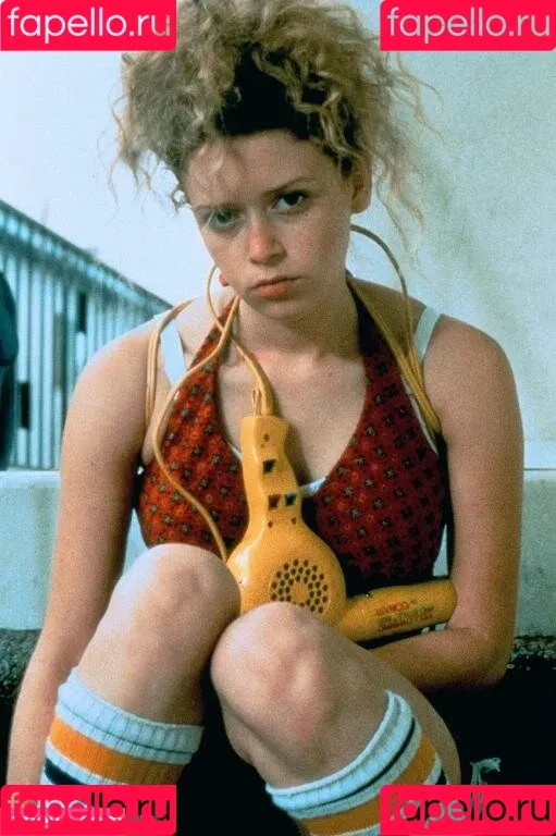 Natasha Lyonne Onlyfans Photo Gallery 