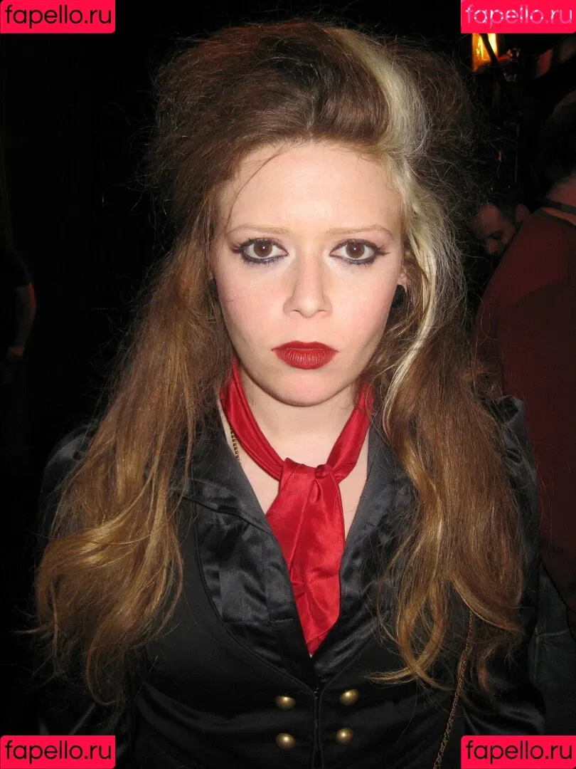 Natasha Lyonne Onlyfans Photo Gallery 