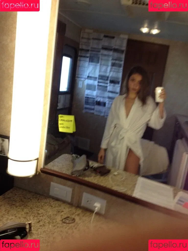 Sarah Hyland Onlyfans Photo Gallery 